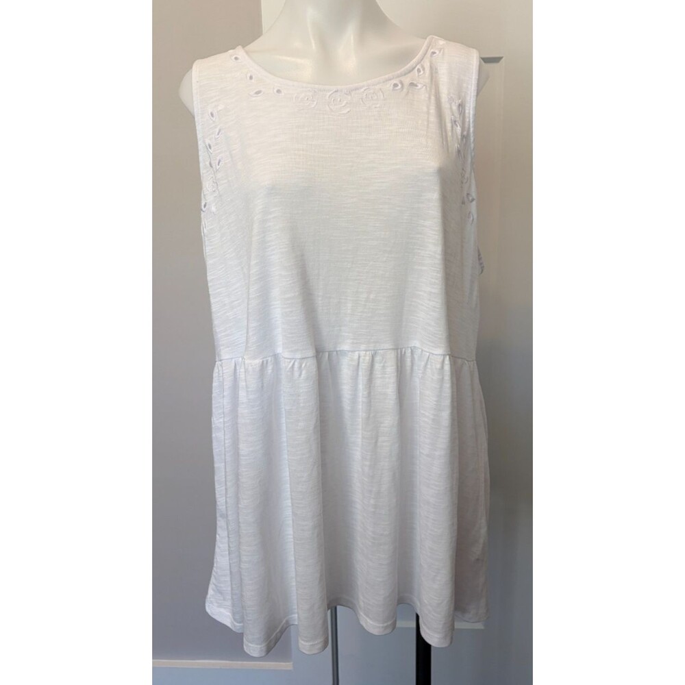 Torrid Womens TOP  Sleeveless White Ties in Back Size 4 (4X 26)